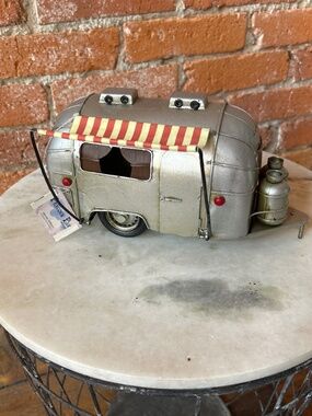 Adorable vintage camper